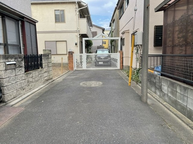 葛飾区奥戸４丁目　建築条件なし売地の前面道路含む現地写真