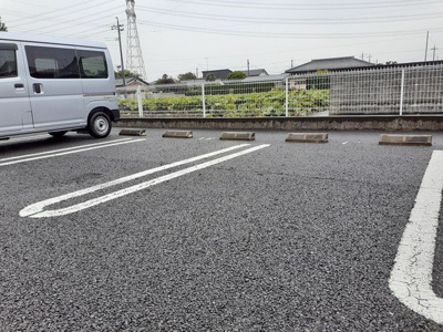【駐車場】 | オアシス　Ｂ | 駐車場に車を止められます