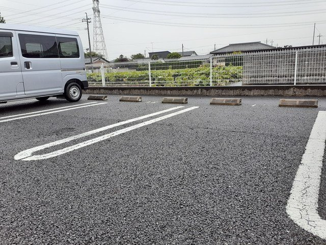 【駐車場】 | オアシス　Ｂ | 駐車場に車を止められます