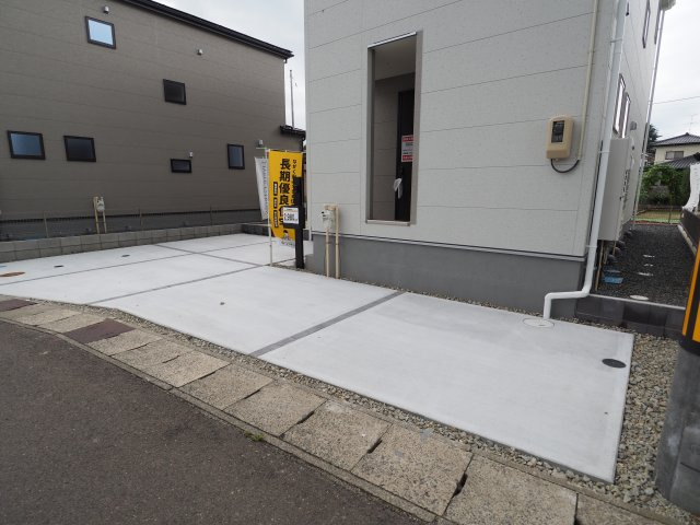 【駐車場】 | Livele Garden.S　南沢又北川原第2　2号棟 | ★内覧予約でブランド米2kg★