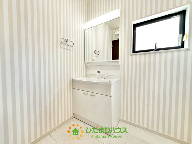 古河市駒羽根　中古一戸建ての独立洗面台