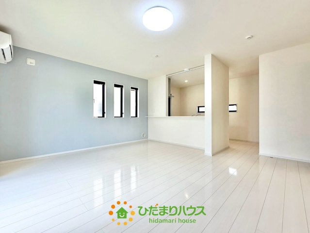 古河市駒羽根　中古一戸建ての居間・リビング