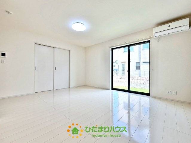 古河市駒羽根　中古一戸建ての居間・リビング