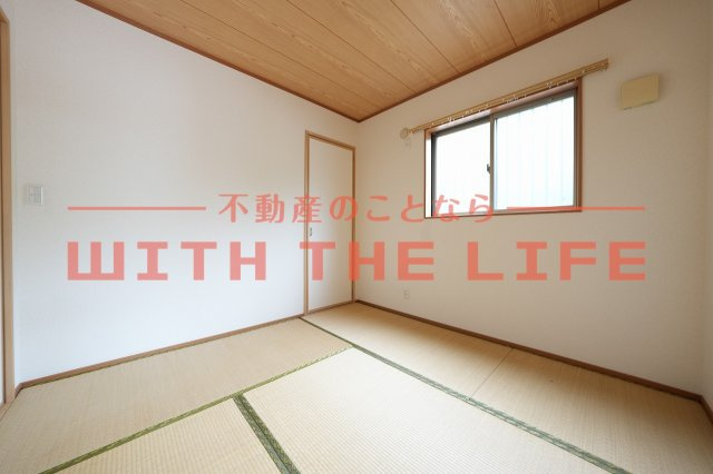 ブルウジュⅡ【キャッシュバック対象物件】の和室|落ち着いた雰囲気の和室付きです