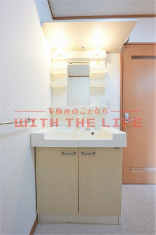 ブルウジュⅡ【キャッシュバック対象物件】の独立洗面台|独立洗面化粧台が付いています