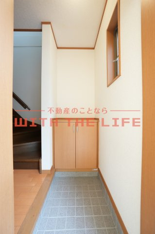 ブルウジュⅡ【キャッシュバック対象物件】の玄関|きれいな玄関です