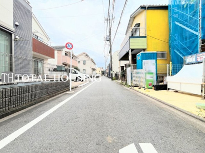 【前面道路含む現地写真】 | 調布市染地3丁目　新築分譲住宅　全1棟