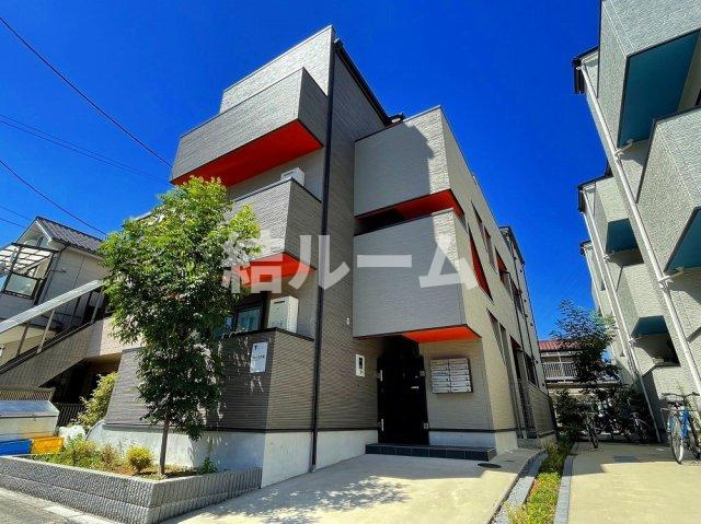 足立区保塚町のアパートのエントランス