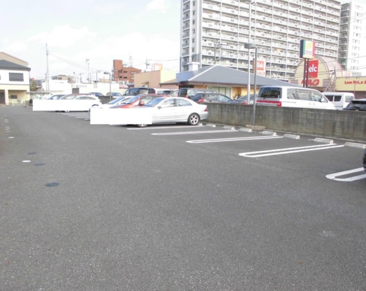 グレイス・フォレ　Ⅰの駐車場