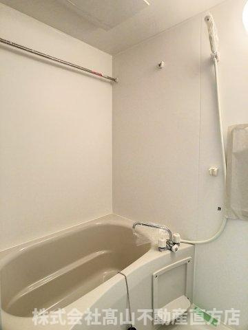 直方市大字下新入の賃貸マンションの浴室
