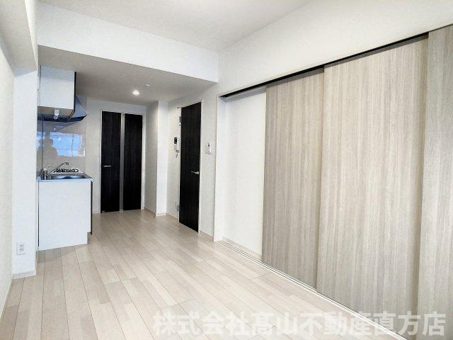直方市大字下新入の賃貸マンションの居間・リビング