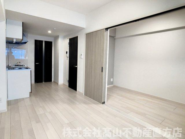 直方市大字下新入の賃貸マンションの居間・リビング