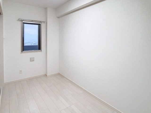 直方市大字下新入の賃貸マンションの居間・リビング