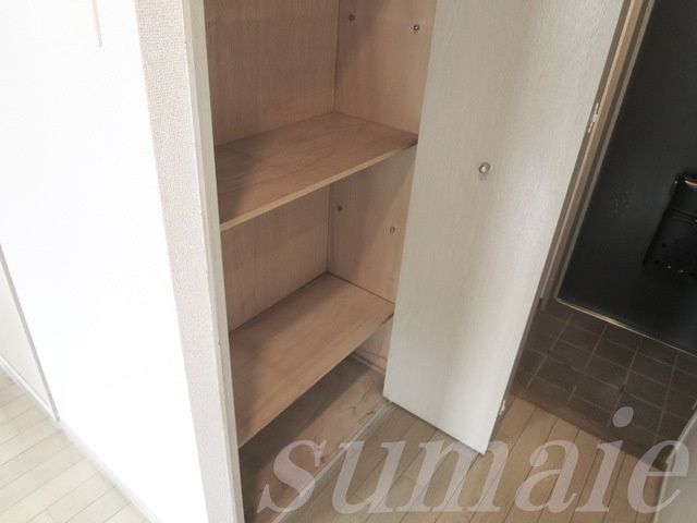 グリーンヒルズ王子本町の収納|☆大きめの玄関収納です☆