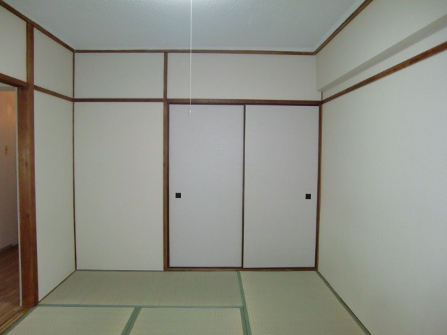 メゾン琵琶の和室