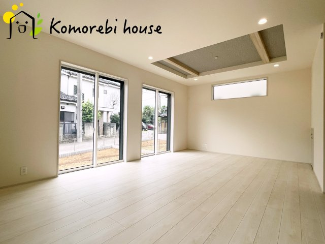 さいたま市見沼区大谷　新築一戸建て　ブルーミングガーデン　01の居間・リビング|ゆったり過ごせる居間です