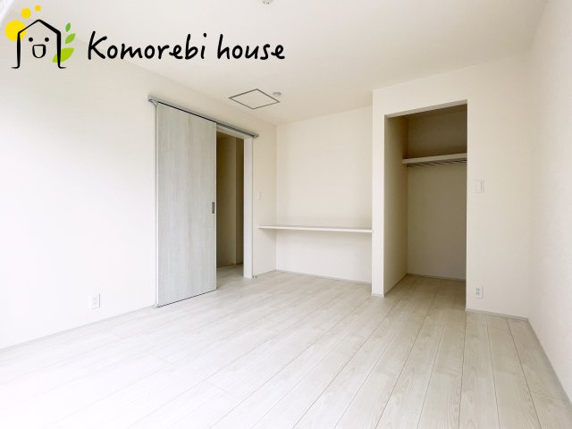 さいたま市見沼区大谷　新築一戸建て　ブルーミングガーデン　01の洋室|明るい洋室です