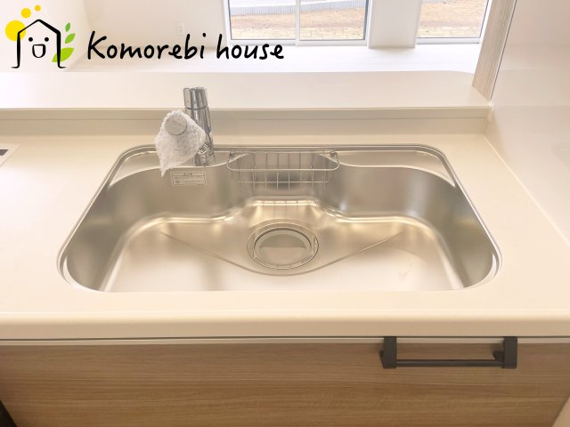 さいたま市見沼区大谷　新築一戸建て　ブルーミングガーデン　01のキッチン|コンパクトなキッチンで掃除もラクラク