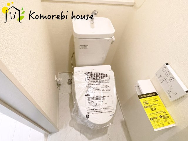 さいたま市見沼区大谷　新築一戸建て　ブルーミングガーデン　01のトイレ|コンパクトで使いやすいトイレです