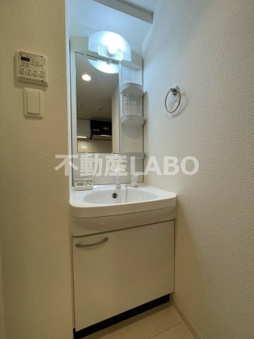 ララプレイスＯＳＡＫＡ　ＷＥＳＴ　ＰＲＩＭＥの洗面所