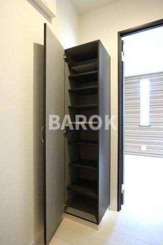 福岡市早良区野芥３丁目のアパートの玄関