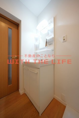 st.Maria Garden Hills【キャッシュバック対象物件】の独立洗面台|独立洗面台、小物を置くことができて便利です