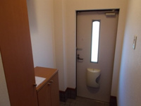 収納もある玄関です