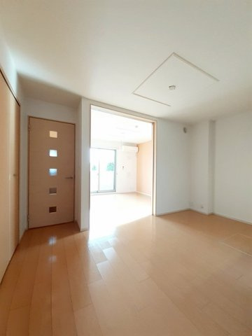 ゆったり過ごせる居間です