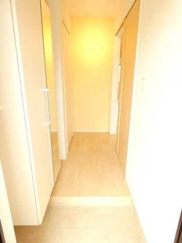 収納もある玄関です