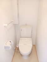 落ち着いた色調のトイレです