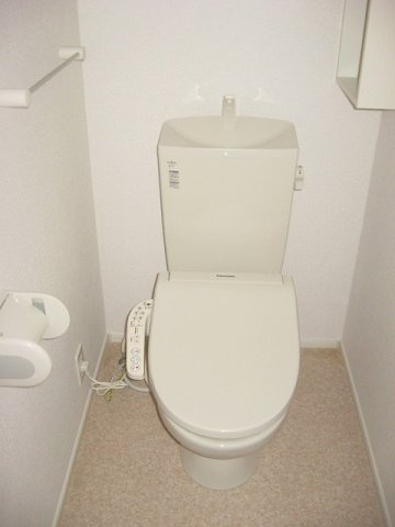 清潔感のあるトイレです