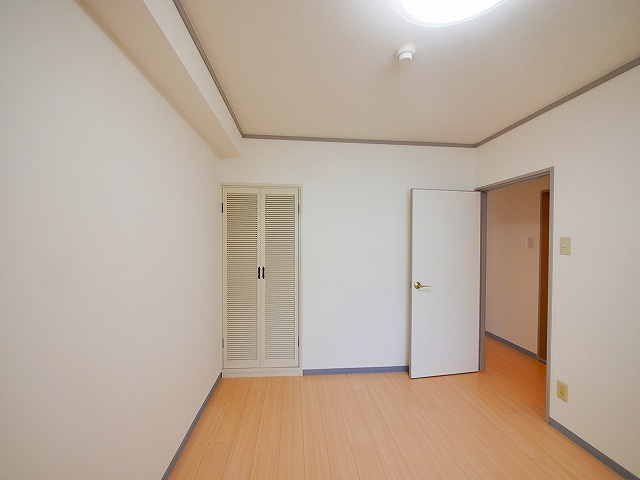 プルミエール新大宮の洋室