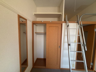 内装は落ち着いています