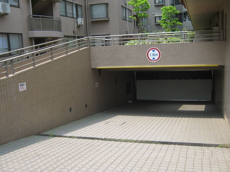 グロースメゾン海神の駐車場