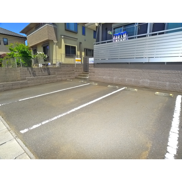 グランドソレイユの駐車場
