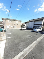 車をお持ちの方に嬉しい駐車場付きの物件です