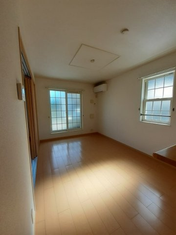 こちらのリビングで趣味の時間をお楽しみください
