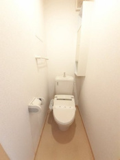 ゆったりとした空間のトイレです