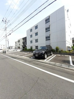 車をお持ちの方に嬉しい駐車場付きの物件です