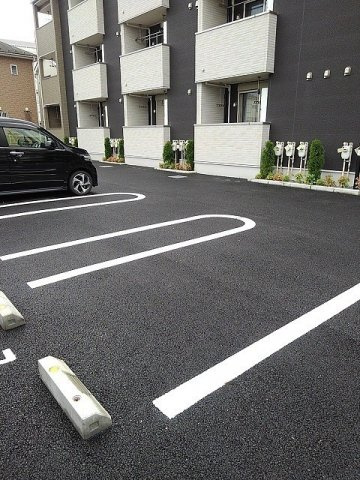 車をお持ちの方に嬉しい駐車場付きの物件です