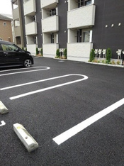 車をお持ちの方に嬉しい駐車場付きの物件です
