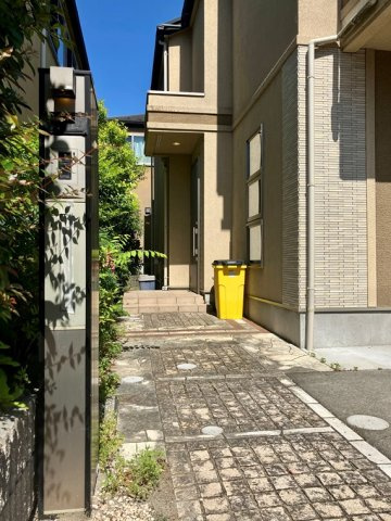 岡本戸建のエントランス|清潔なエントランスです