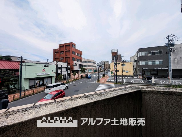 ローズマンションのバルコニー|【Sky Terrace】
◆日常に開放感を◆外へ視線が抜けるバルコニーは、室内に明るさを届けるだけでなく、ちょっとしたリフレッシュ空間としても活躍します。