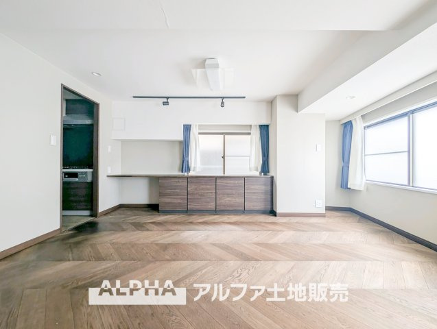 ローズマンションの居間・リビング|【Living Story】◆暮らしが続いていく場所◆
ここで過ごす日々が、少しずつ思い出になっていく。そんな時間を育てていく住まい。