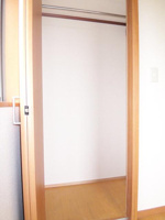 枕棚・収納ポール付き