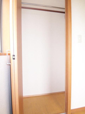 枕棚・収納ポール付き