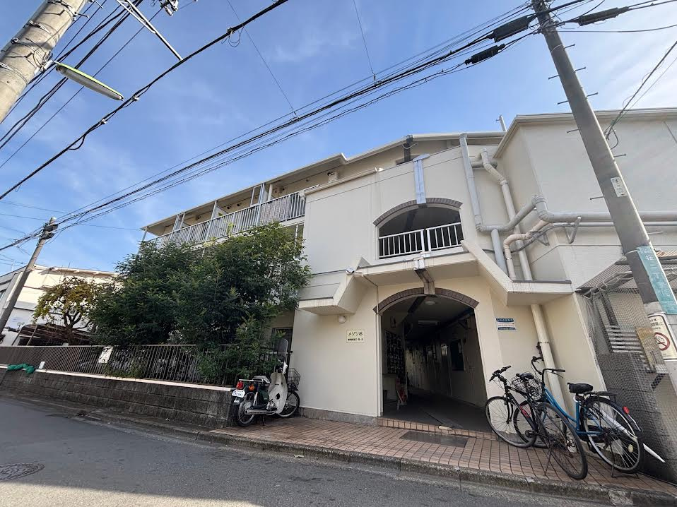 落ち着いた雰囲気の外観です