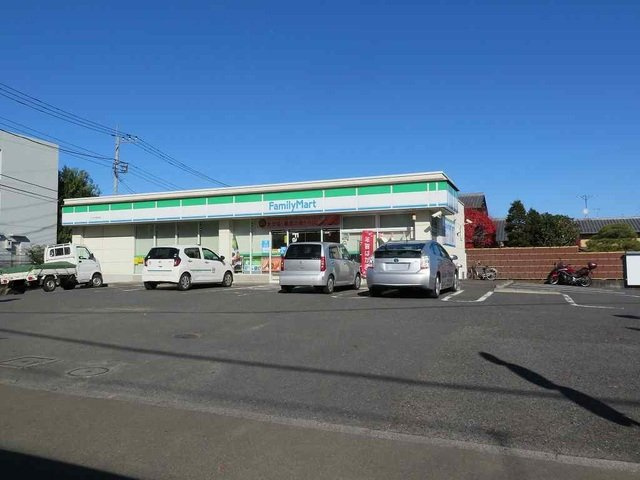 ファミリーマートまで220m