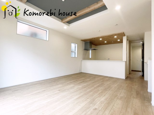 さいたま市見沼区大谷　新築一戸建て　ブルーミングガーデン　02の居間・リビング|こちらの居間で趣味の時間をお楽しみください
