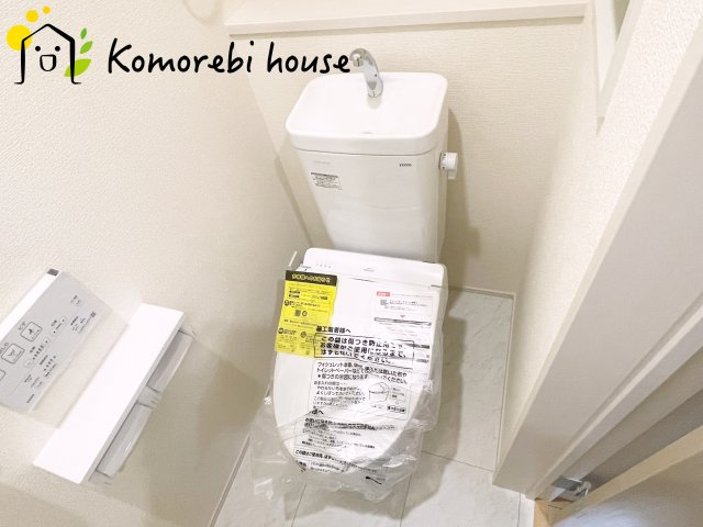 さいたま市見沼区大谷　新築一戸建て　ブルーミングガーデン　02のトイレ|コンパクトで使いやすいトイレです